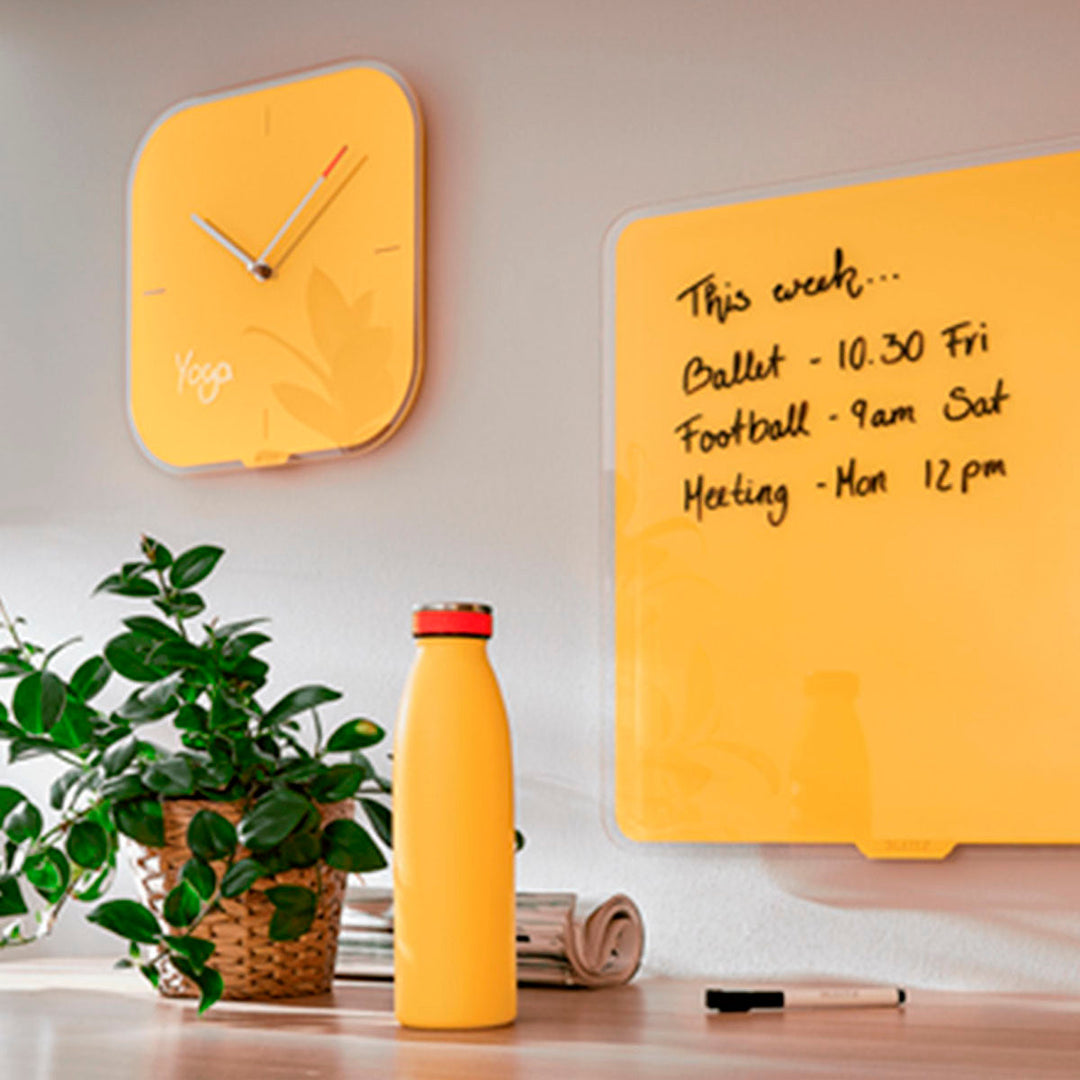 LEITZ Cosy - Reloj de Pared Analógico y Silencioso, Incluye Rotulador. Amarillo