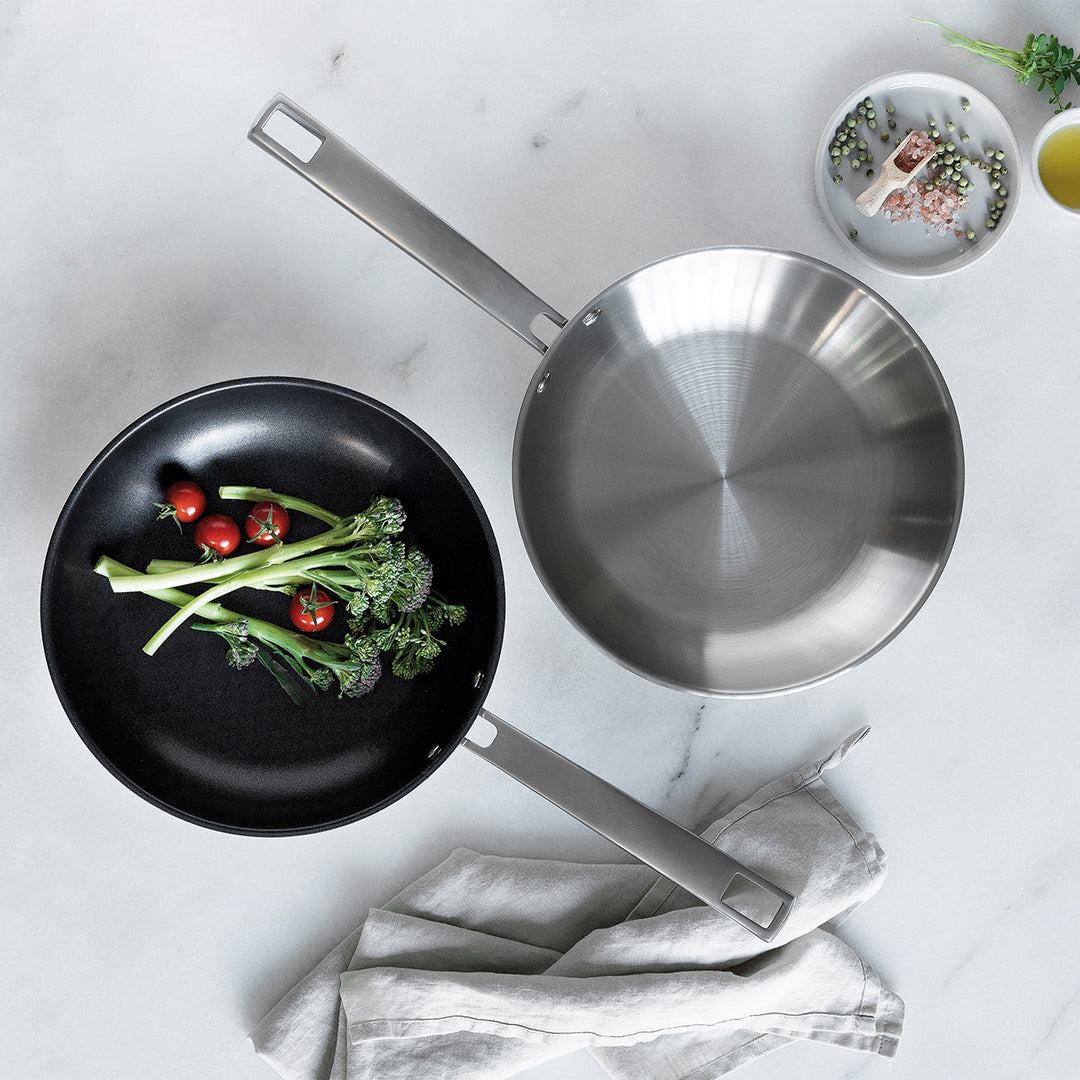 LACOR Foodie - Sartén Wok 28 cm de Acero Inox. y QuanTanium con Fondo Termo Difusor