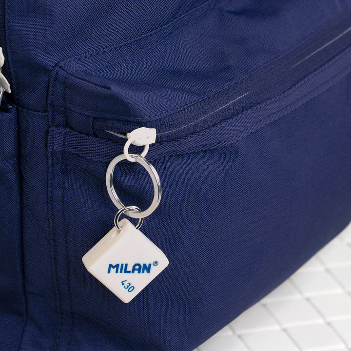 MILAN 1918 -  Mochila Urbana Clásica 2 Cremalleras con Divisor para Portátil. Capacidad 22L. Azul