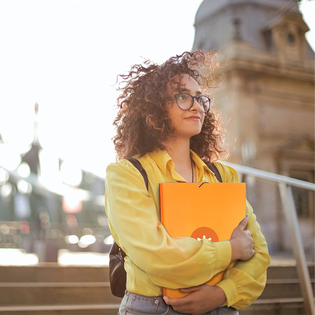 ANTARTIK - Carpeta A4 con 3 Solapas Cartón Forrado Cierre con Gomas. Mostaza