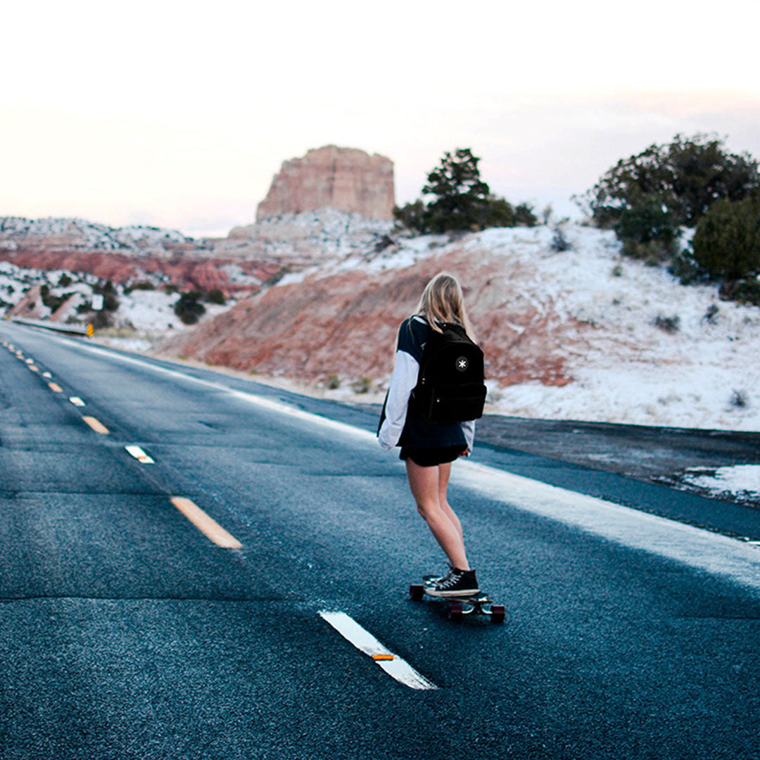 ANTARTIK - Mochila Escolar con Asas Acolchadas y Bolsillo Exterior. Negro